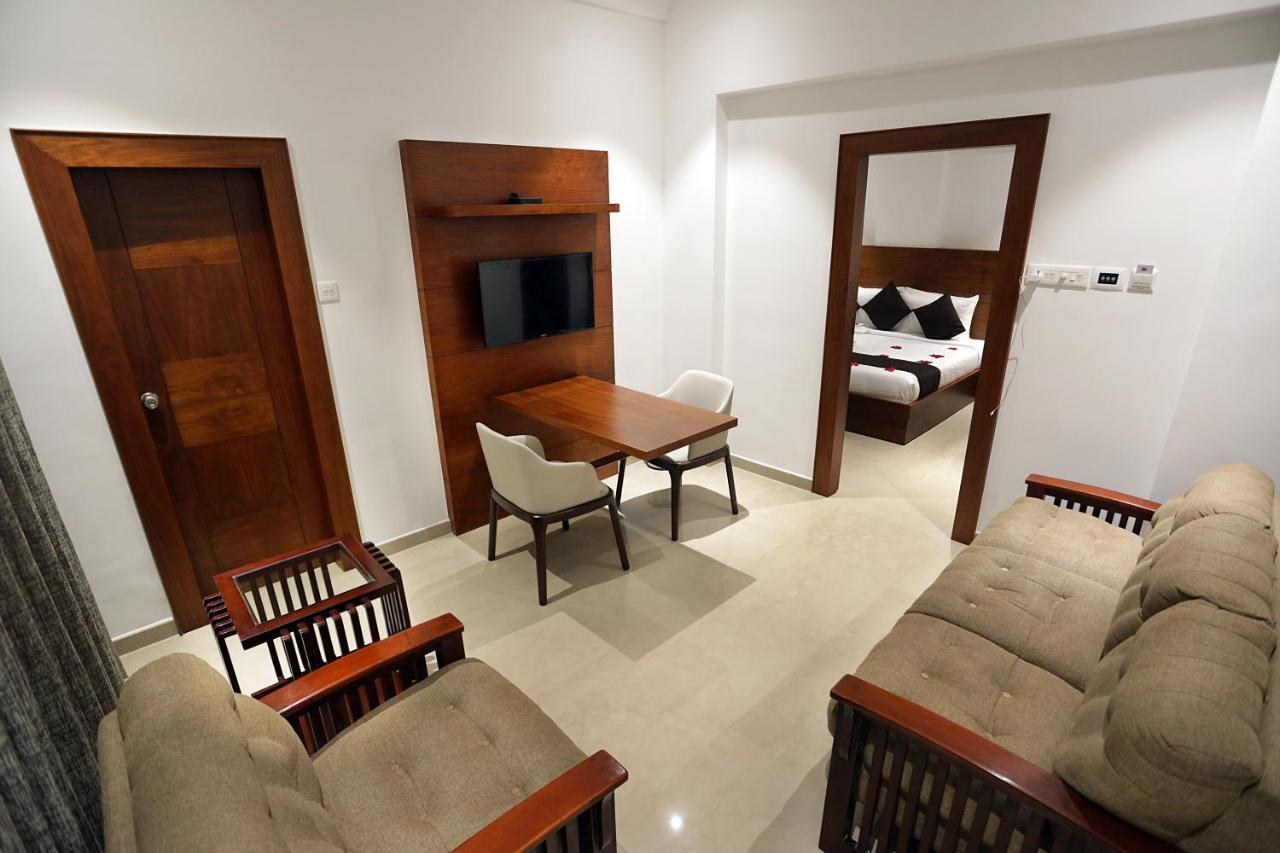 Отель Iswarya Residency Коттаям Экстерьер фото