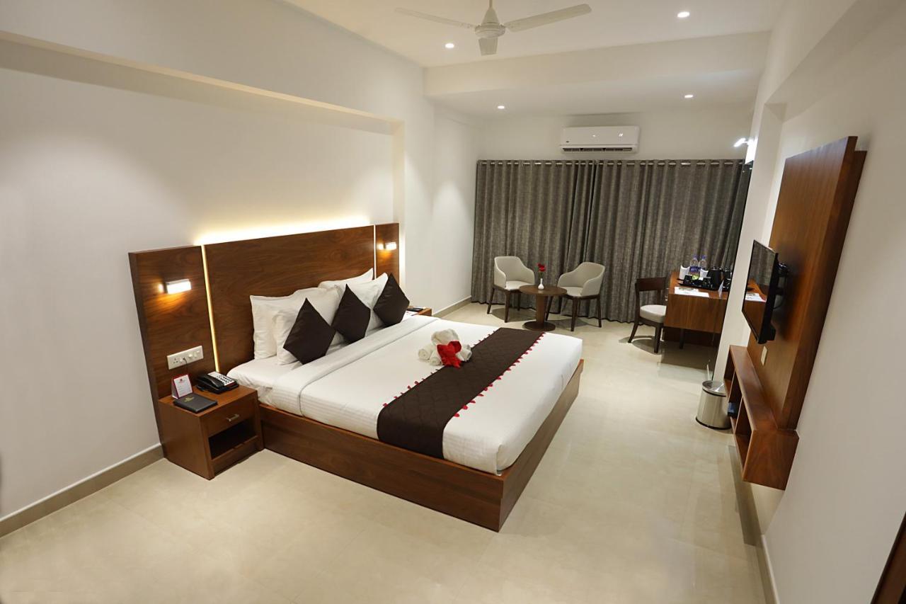 Отель Iswarya Residency Коттаям Экстерьер фото