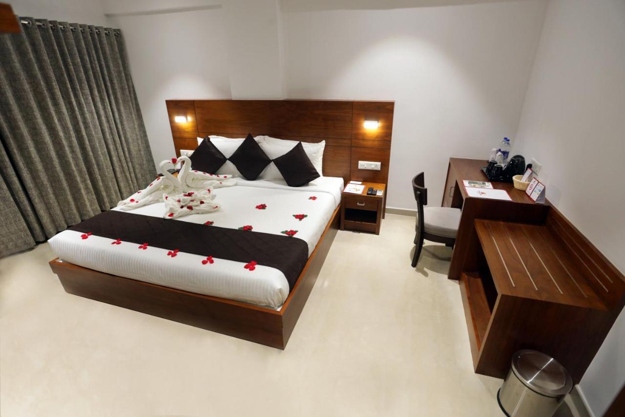 Отель Iswarya Residency Коттаям Экстерьер фото