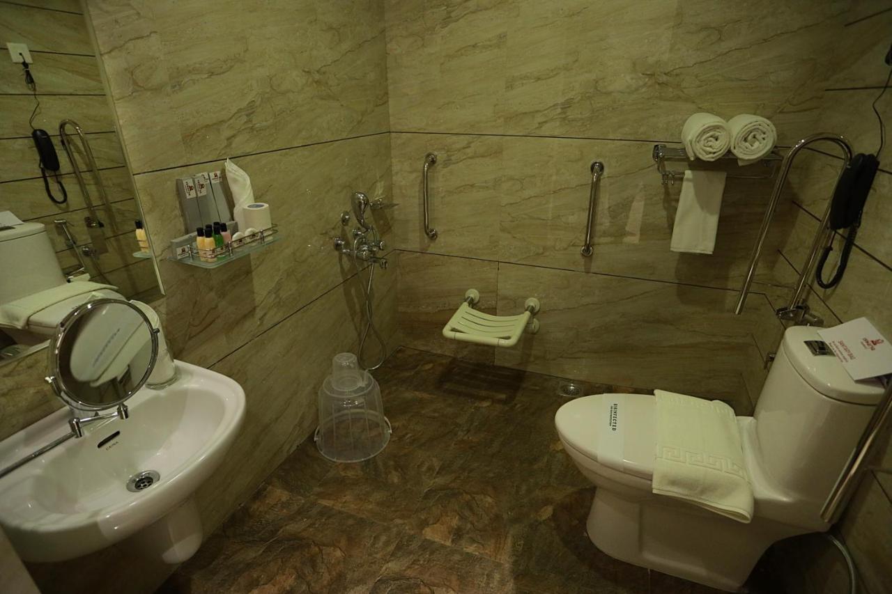 Отель Iswarya Residency Коттаям Экстерьер фото
