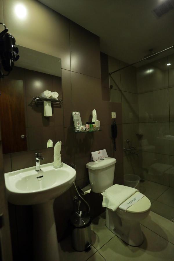 Отель Iswarya Residency Коттаям Экстерьер фото