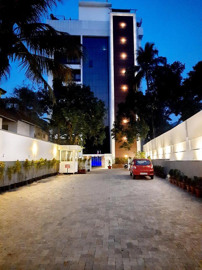 Отель Iswarya Residency Коттаям Экстерьер фото